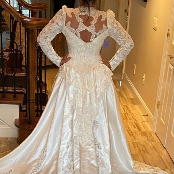 Vintage Triple Cathedral Wedding Dress - Picture 3 of 16
